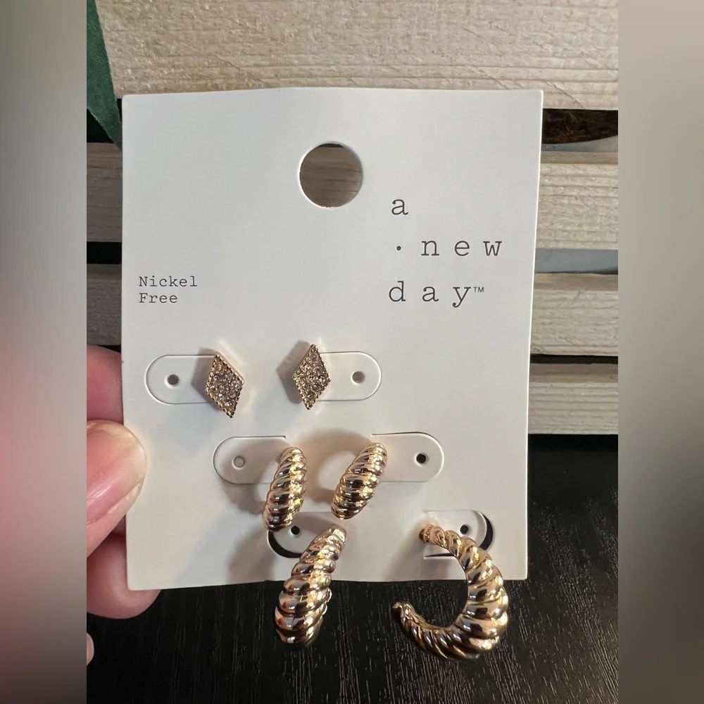 🌸4/$25 A New Day 3-pcs Gold tone Earrings